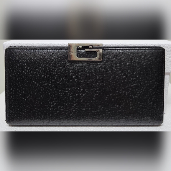 GUCCI G Hardware with Hook Black Pebble Grain Wallet - Picture 3 of 16